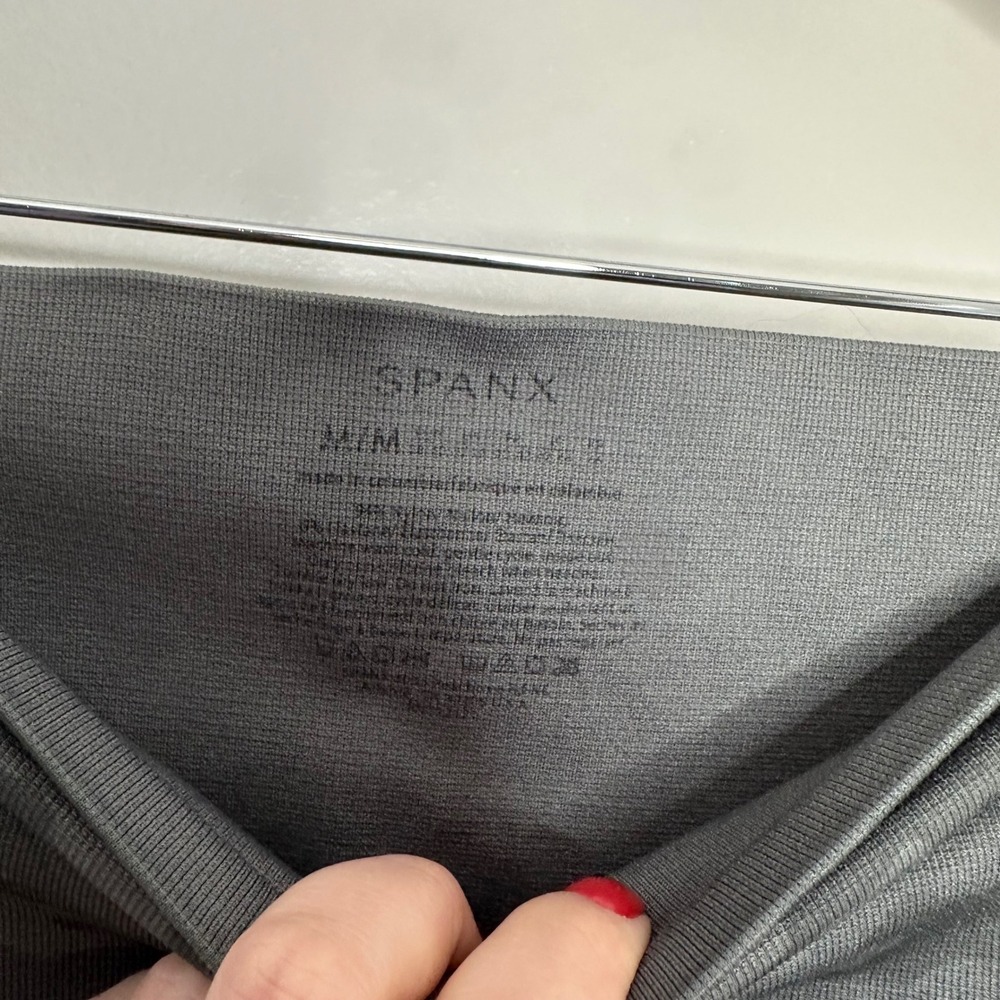 SPANX Women's‎ Camo Seamless Leggings Cropped Capri Activewear Athleisure M - Picture 3 of 4